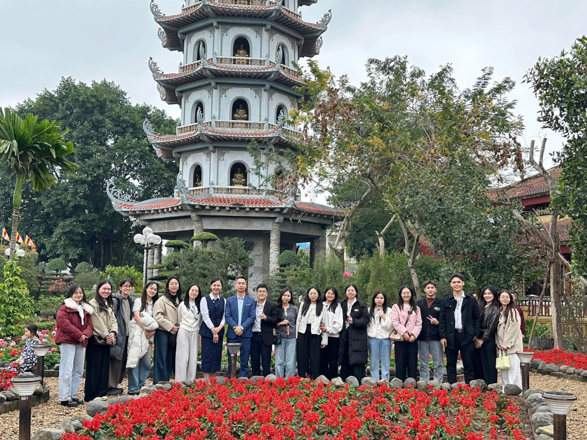 ICAW_Di_le_khai_xuan_dau_nam.jpg (1.42 MB)