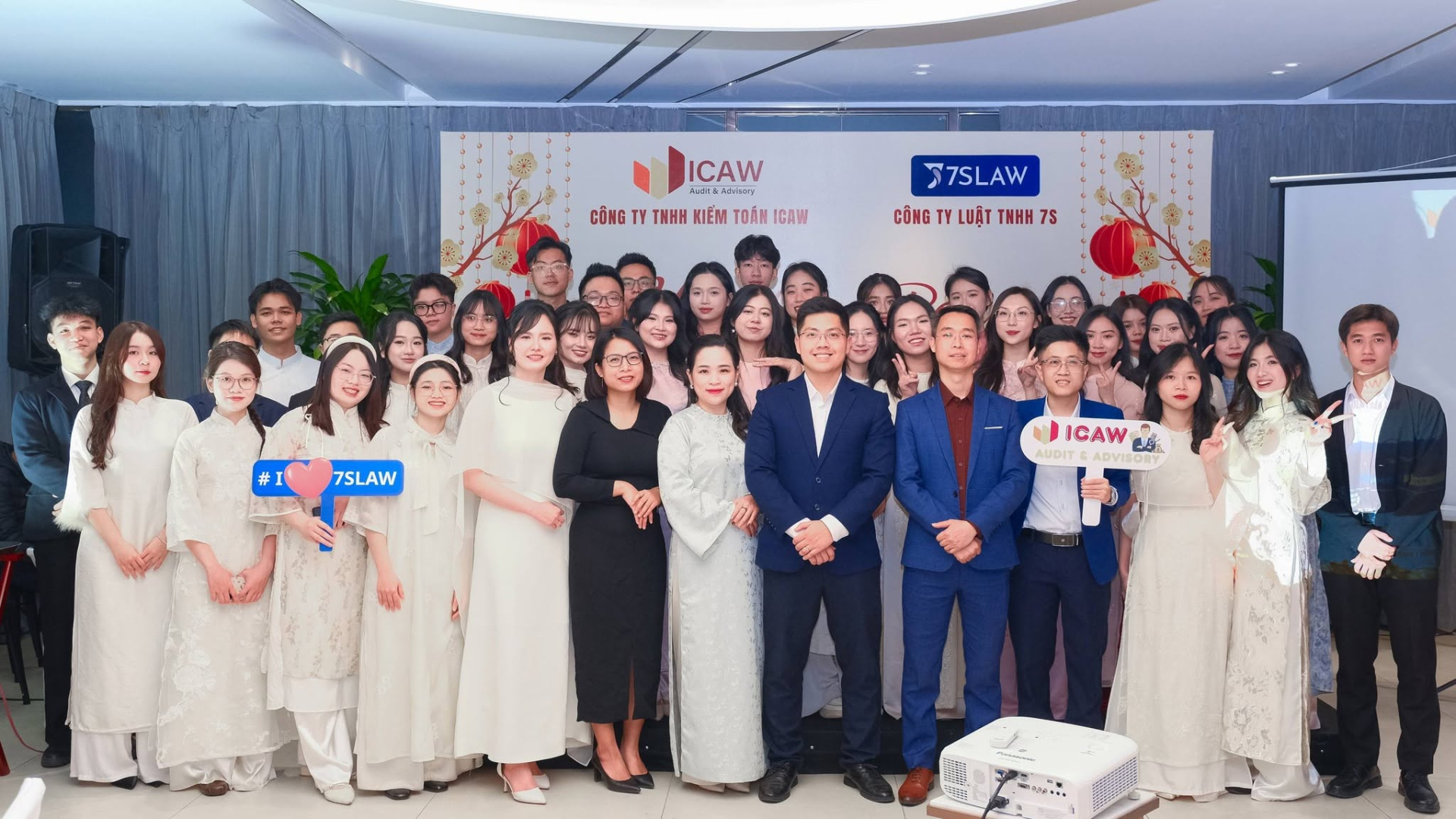 ICAW_-_Ảnh_toan_cảnh_Year_End_Party.jpg (637 KB)